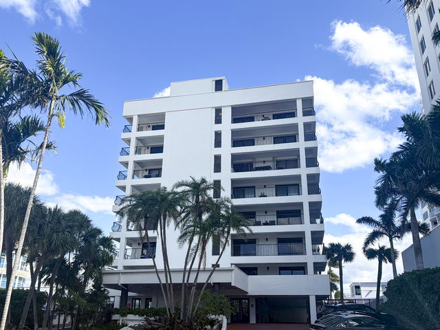 Galeria on Collins  photo 2